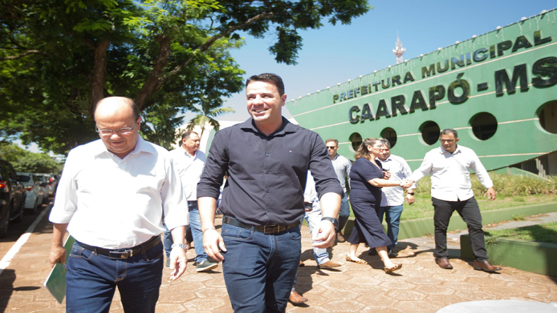 Governador em exercício entrega obras em Caarapó e autoriza ampliação da rede de saneamento Governador em exercício entrega obras em Caarapó e autoriza ampliação da rede de saneamento