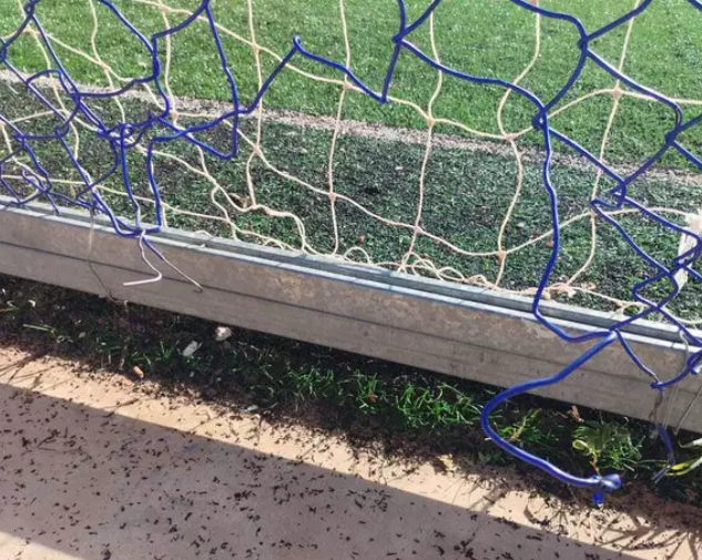 Quadra que causou "prisão" de crianças ocupou campo onde todos podiam brincar Quadra que causou "prisão" de crianças ocupou campo onde todos podiam brincar
