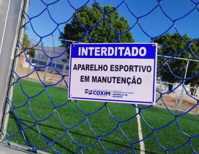 Quadra que causou "prisão" de crianças ocupou campo onde todos podiam brincar Quadra que causou "prisão" de crianças ocupou campo onde todos podiam brincar