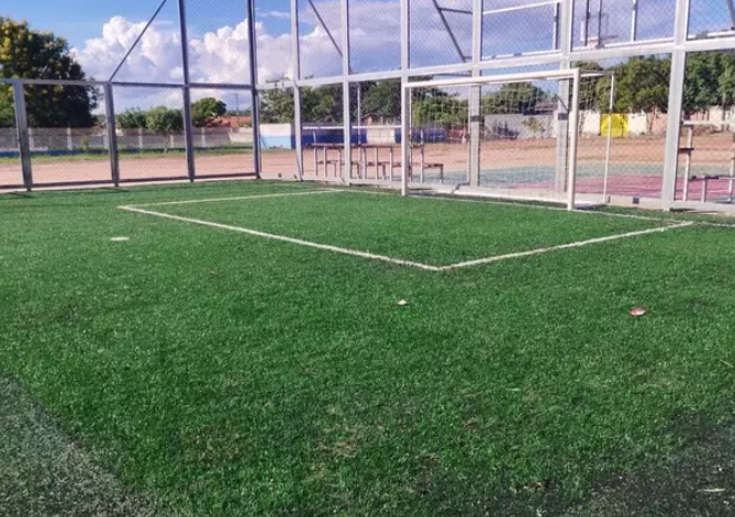 Quadra que causou "prisão" de crianças ocupou campo onde todos podiam brincar Quadra que causou "prisão" de crianças ocupou campo onde todos podiam brincar