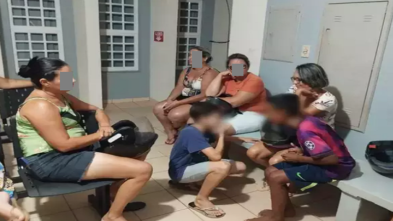 Quadra que causou "prisão" de crianças ocupou campo onde todos podiam brincar Quadra que causou "prisão" de crianças ocupou campo onde todos podiam brincar