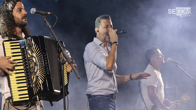 Alma Serrana e André Santinni animaram a Festa da Virada em Amambai Alma Serrana e André Santinni animaram a Festa da Virada em Amambai