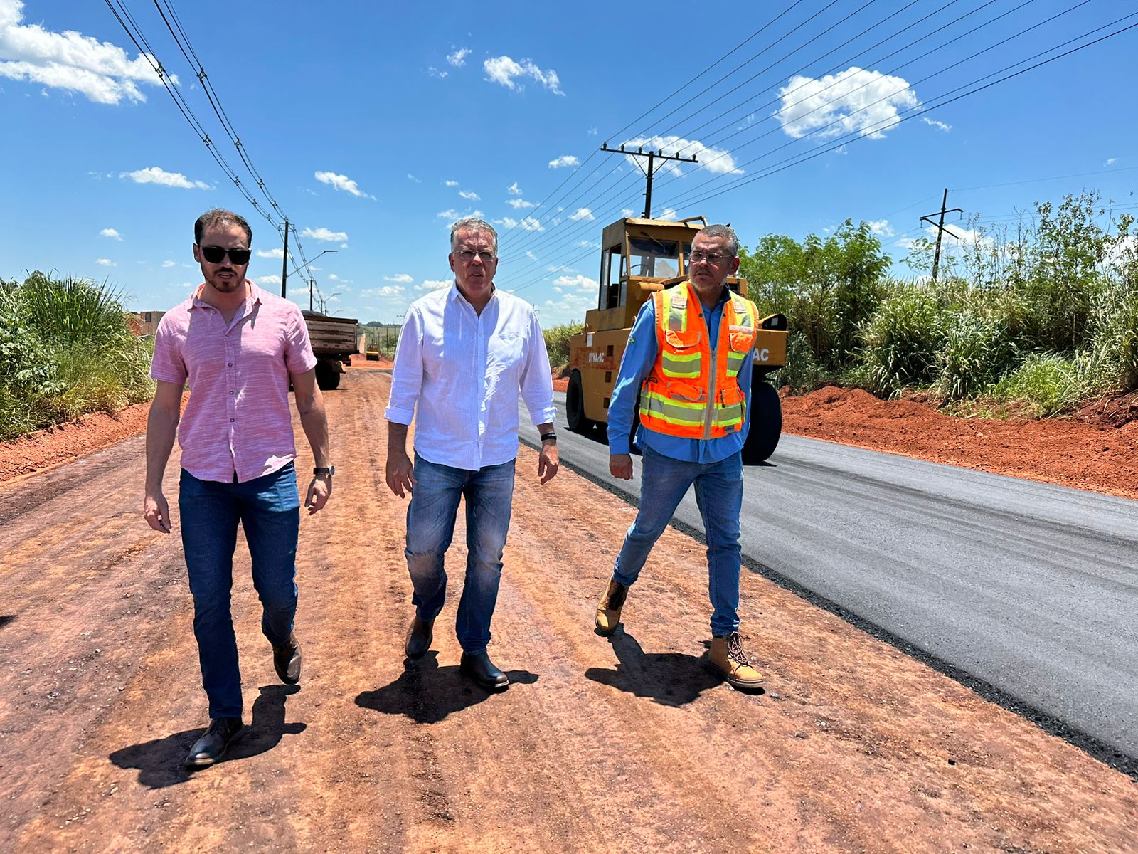 Ponta Porã: Eduardo Campos visita obra do prolongamento da Rua Guia Lopes Ponta Porã: Eduardo Campos visita obra do prolongamento da Rua Guia Lopes
