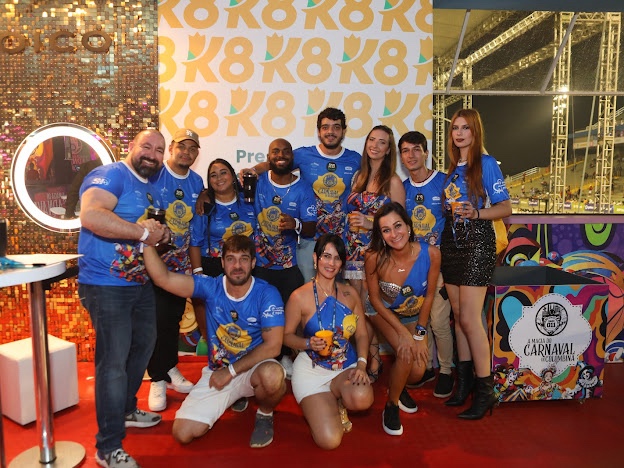 K8 leva convidados para camarote em primeira noite de carnaval em SP K8 leva convidados para camarote em primeira noite de carnaval em SP