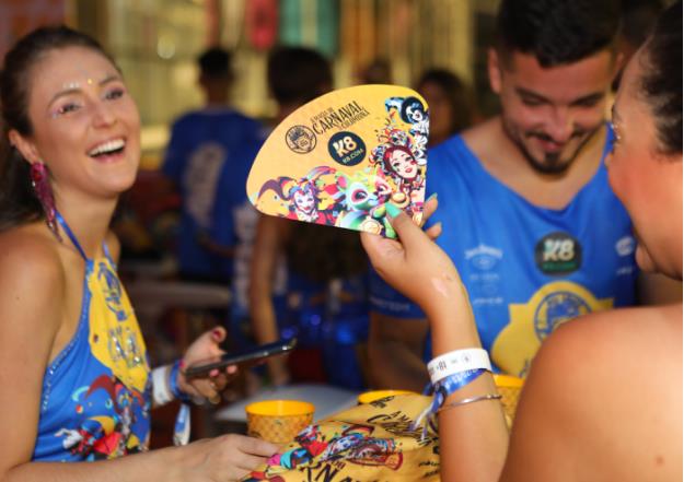 K8 leva convidados para camarote em primeira noite de carnaval em SP K8 leva convidados para camarote em primeira noite de carnaval em SP