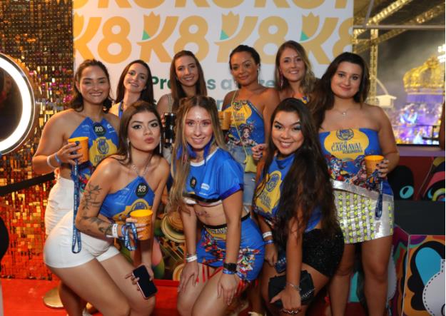 K8 leva convidados para camarote em primeira noite de carnaval em SP K8 leva convidados para camarote em primeira noite de carnaval em SP