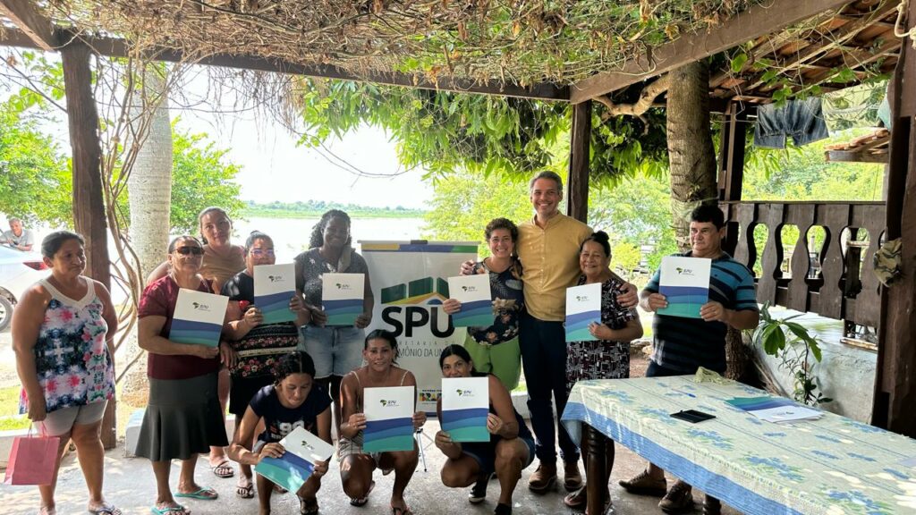 SPU-MS faz a maior concessão do estado para uso sustentável de terrenos na região do Pantanal para ribeirinhos SPU-MS faz a maior concessão do estado para uso sustentável de terrenos na região do Pantanal para ribeirinhos