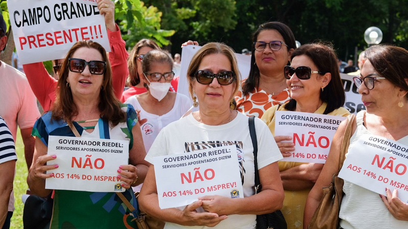 ALEMS recebe aposentados e avalia com Governo pauta sobre Previdência ALEMS recebe aposentados e avalia com Governo pauta sobre Previdência