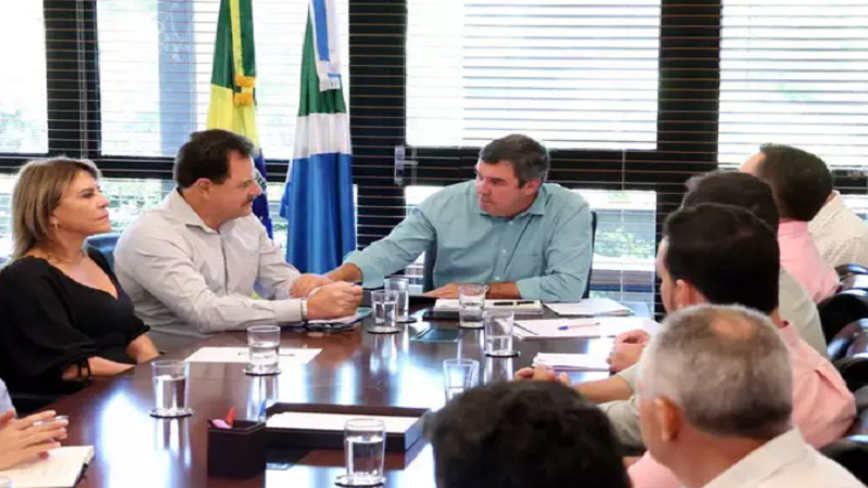 Riedel recebe prefeitos e define agenda de obras para habitação e infraestrutura Riedel recebe prefeitos e define agenda de obras para habitação e infraestrutura