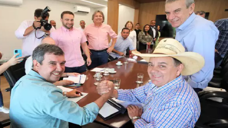 Riedel recebe prefeitos e define agenda de obras para habitação e infraestrutura Riedel recebe prefeitos e define agenda de obras para habitação e infraestrutura