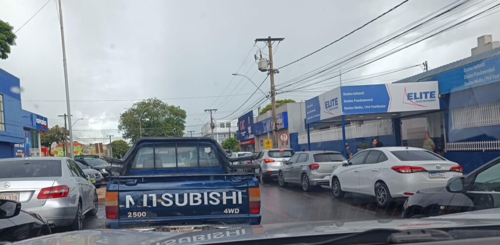 Ponta Porã: Trânsito em frente das escolas, grande problema é a falta de conscientização dos motoristas Ponta Porã: Trânsito em frente das escolas, grande problema é a falta de conscientização dos motoristas