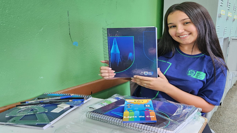 Entrega de uniformes e kits aos alunos da rede estadual será entregue até mês de março Entrega de uniformes e kits aos alunos da rede estadual será entregue até mês de março