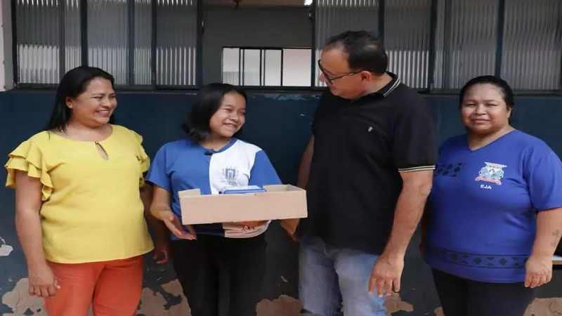Amambai: Estudantes da rede municipal voltam às aulas com mochilas e kits escolares novos Amambai: Estudantes da rede municipal voltam às aulas com mochilas e kits escolares novos