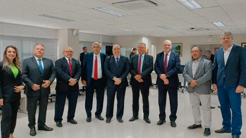 PGE assina acordo de cooperação com Justiça e Semadesc para ações educacionais