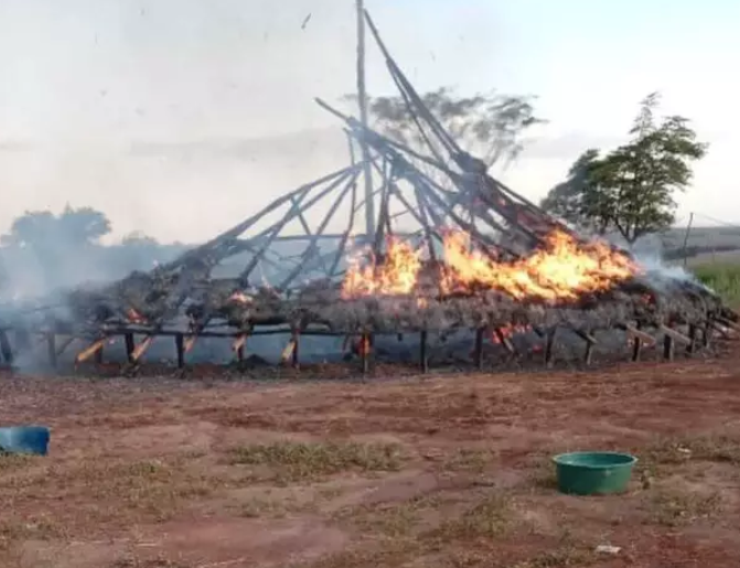 Caarapó: Casa de reza visitada por Ministra dos Povos Indígenas é incendiada