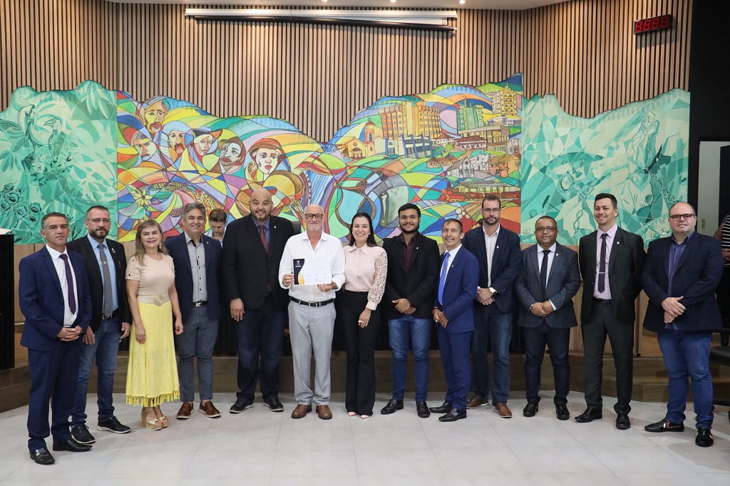 Personalidades recebem homenagens durante sessão solene em Ponta Porã Personalidades recebem homenagens durante sessão solene em Ponta Porã