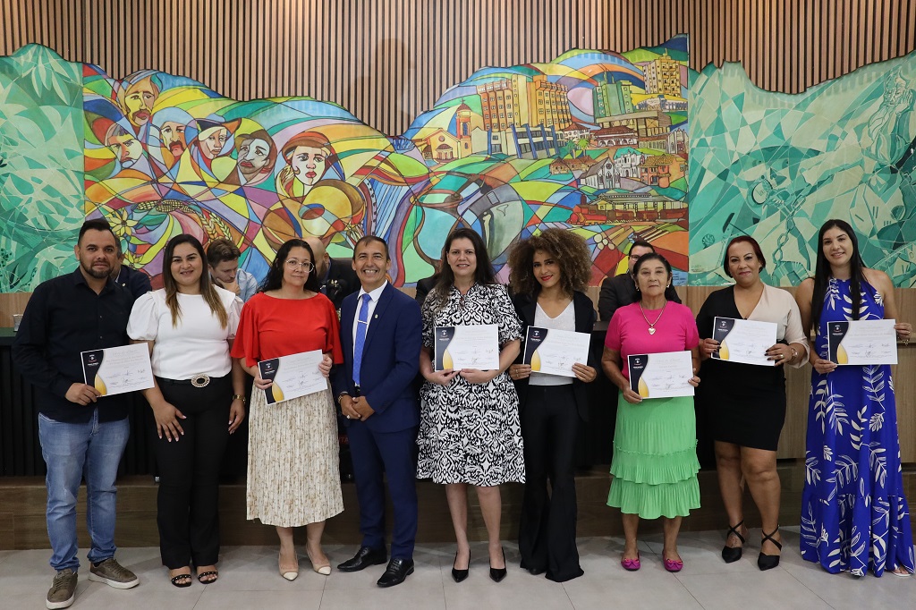 Personalidades recebem homenagens durante sessão solene em Ponta Porã Personalidades recebem homenagens durante sessão solene em Ponta Porã