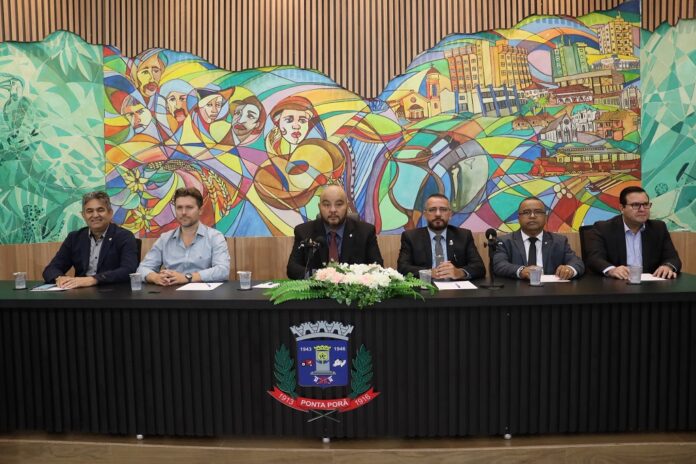 FOTO_01_MESA_DIRIGIU_TRABALHOS