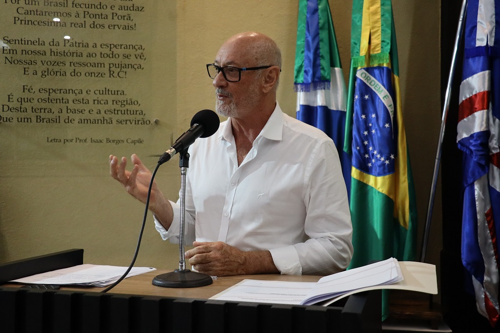 Personalidades recebem homenagens durante sessão solene em Ponta Porã