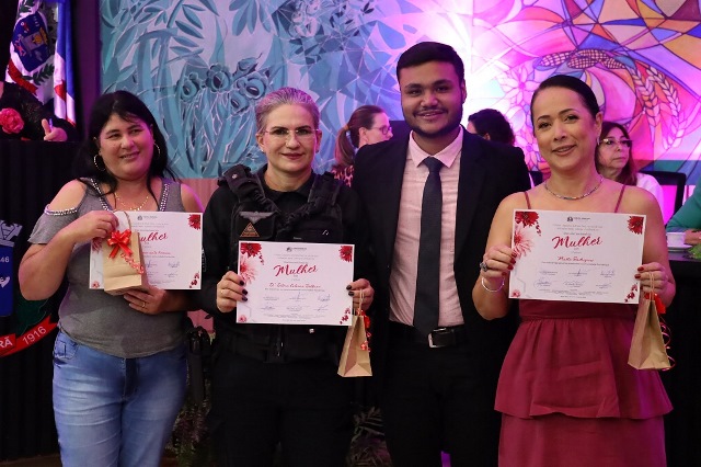 Ponta Porã: Sessão da Câmara Municipal presta homenagem às mulheres da fronteira Ponta Porã: Sessão da Câmara Municipal presta homenagem às mulheres da fronteira