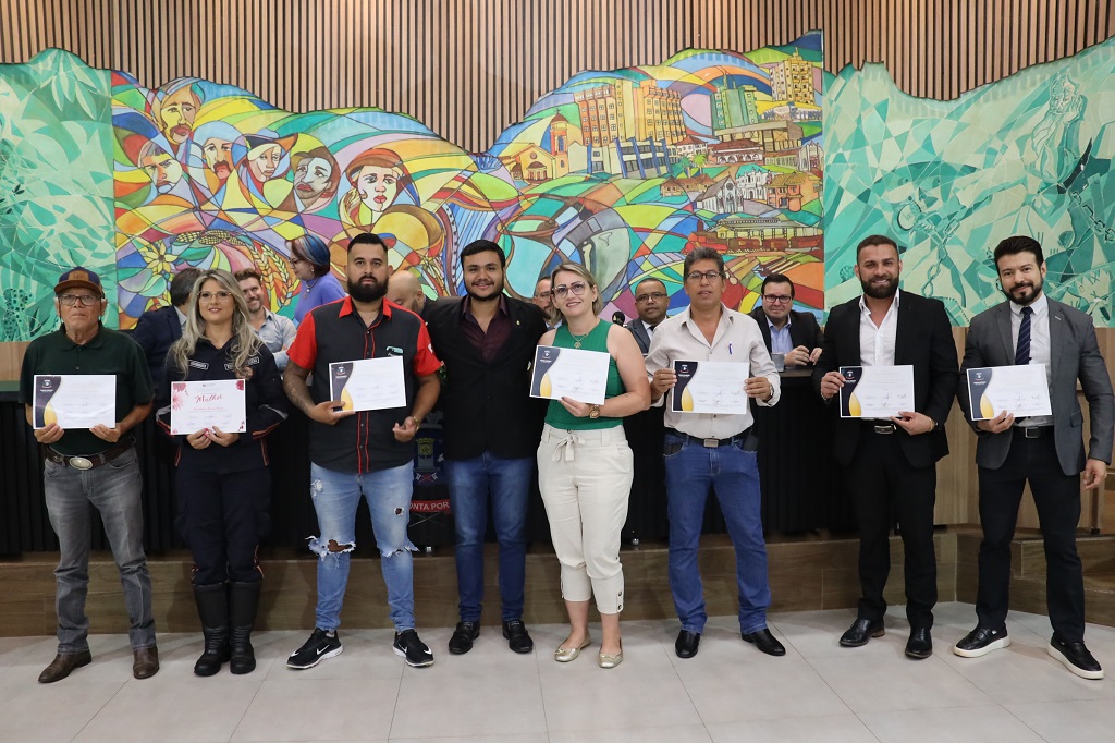 Personalidades recebem homenagens durante sessão solene em Ponta Porã Personalidades recebem homenagens durante sessão solene em Ponta Porã