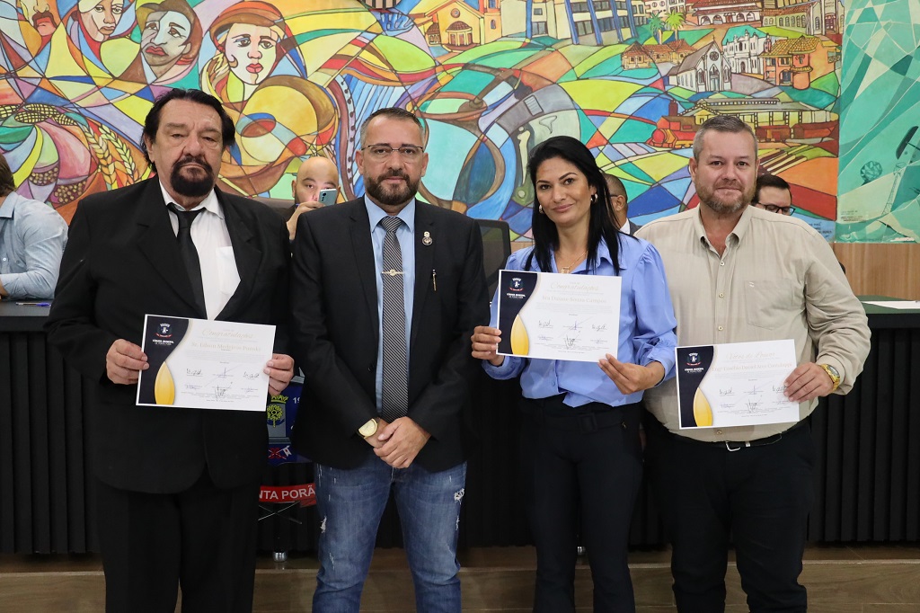 Personalidades recebem homenagens durante sessão solene em Ponta Porã Personalidades recebem homenagens durante sessão solene em Ponta Porã