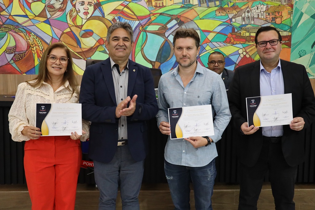 Personalidades recebem homenagens durante sessão solene em Ponta Porã Personalidades recebem homenagens durante sessão solene em Ponta Porã