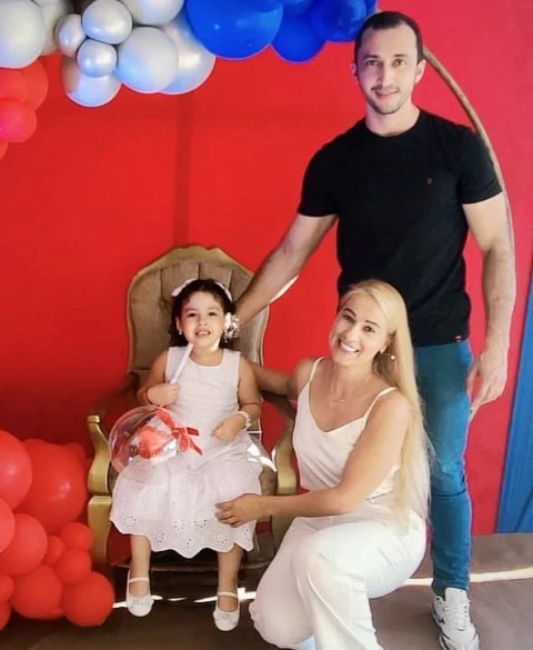 Saiba quem troca de idade hoje, 08/03/24, por Dora Nunes