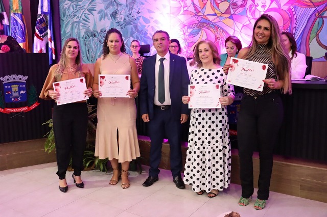 Ponta Porã: Sessão da Câmara Municipal presta homenagem às mulheres da fronteira Ponta Porã: Sessão da Câmara Municipal presta homenagem às mulheres da fronteira