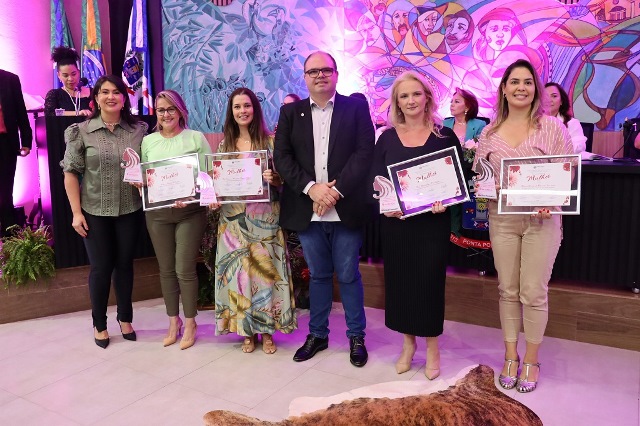 Ponta Porã: Sessão da Câmara Municipal presta homenagem às mulheres da fronteira Ponta Porã: Sessão da Câmara Municipal presta homenagem às mulheres da fronteira