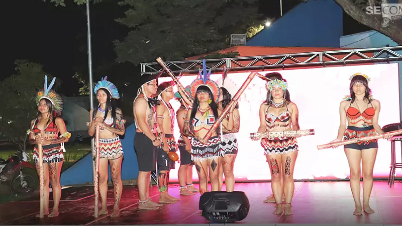 Amambai: Artistas dão show durante a 6ª Mostra de Arte e Cultura Mulheres em Cena Amambai: Artistas dão show durante a 6ª Mostra de Arte e Cultura Mulheres em Cena