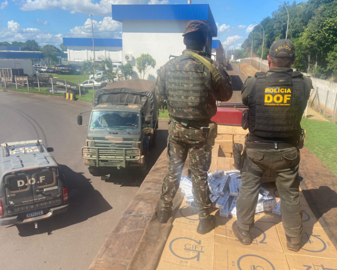 Iguatemi: Policia recupera caminhão com carga milionária de cigarros contrabandeados