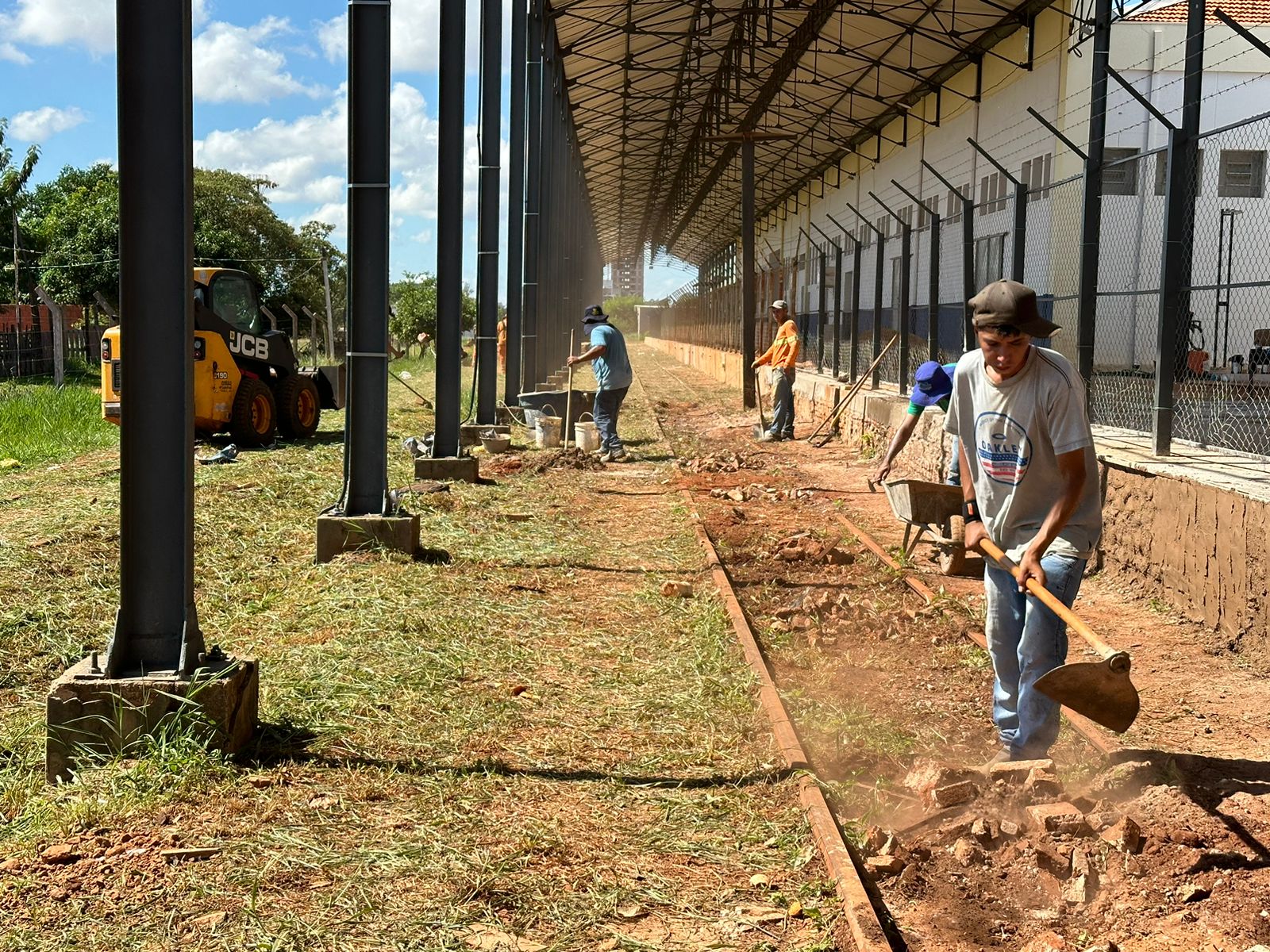 Ponta Porã: Secretaria de Obras aproveite tempo firme e atua em diversas frentes Ponta Porã: Secretaria de Obras aproveite tempo firme e atua em diversas frentes