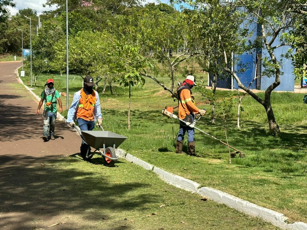 Ponta Porã: Secretaria de Obras aproveite tempo firme e atua em diversas frentes Ponta Porã: Secretaria de Obras aproveite tempo firme e atua em diversas frentes