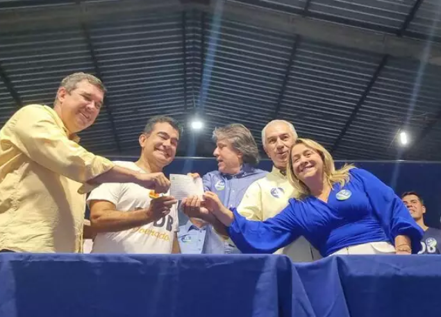 Reinaldo e Riedel filiam Marçal e garantem que pré-candidatura é "para valer" Reinaldo e Riedel filiam Marçal e garantem que pré-candidatura é "para valer"