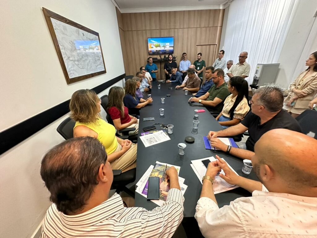 “Ponta Porã é cidade moderna e inteligente”, diz senador ao conhecer projeto do CEIMPP