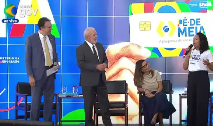 Estudantes podem sacar R$ 200 do "Pé-de-Meia" nesta terça-feira