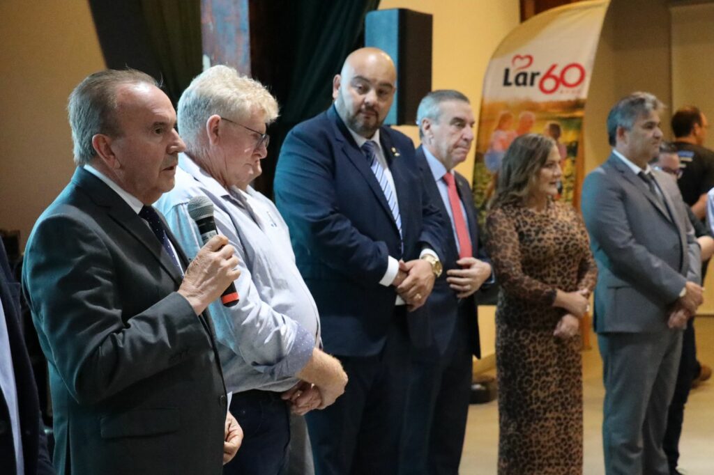 Presidente da Lar Cooperativa recebe título de “Cidadão Pontaporanense” Presidente da Lar Cooperativa recebe título de “Cidadão Pontaporanense”
