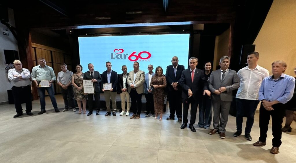 Presidente da Lar Cooperativa recebe título de “Cidadão Pontaporanense” Presidente da Lar Cooperativa recebe título de “Cidadão Pontaporanense”