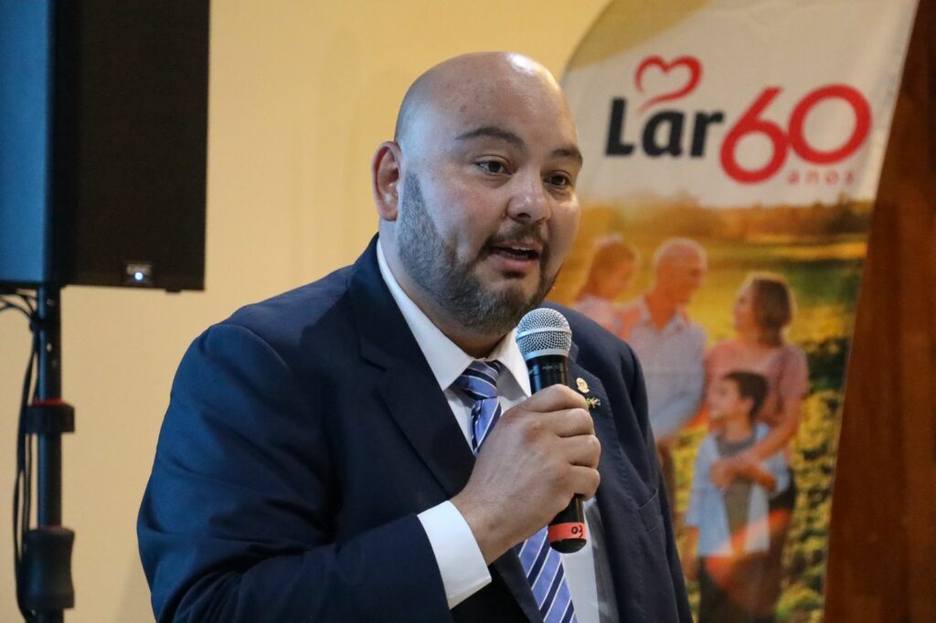 Presidente da Lar Cooperativa recebe título de “Cidadão Pontaporanense” Presidente da Lar Cooperativa recebe título de “Cidadão Pontaporanense”