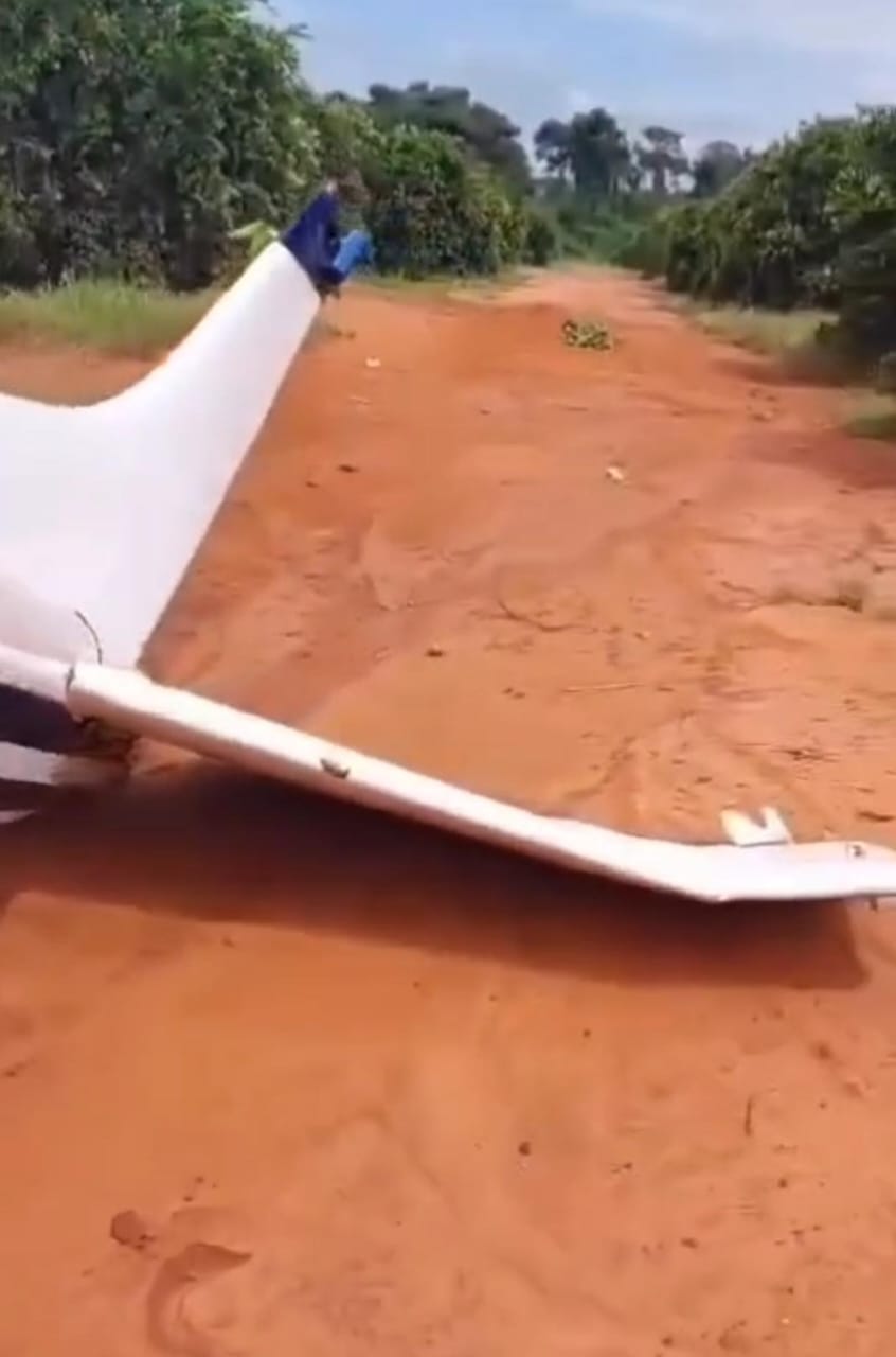 FAB intercepta aeronave carregada com cocaína FAB intercepta aeronave carregada com cocaína