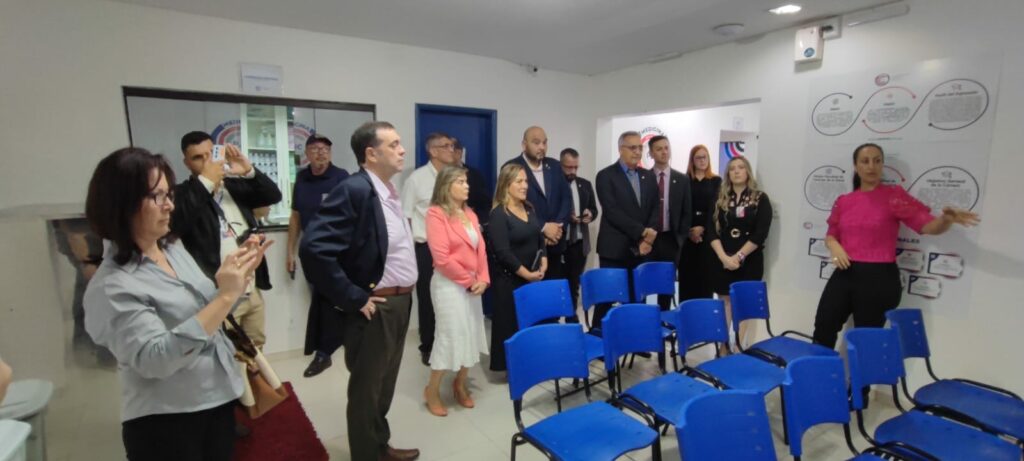 Embaixador paraguaio no Brasil visita a UCP em Pedro Juan Caballero