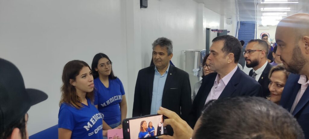 Embaixador paraguaio no Brasil visita a UCP em Pedro Juan Caballero