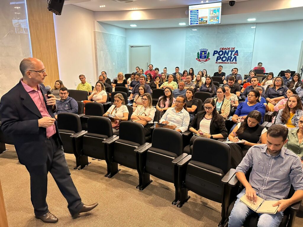 Ponta Porã: Prefeitura capacita servidores com curso que aborda Lei de Licitações