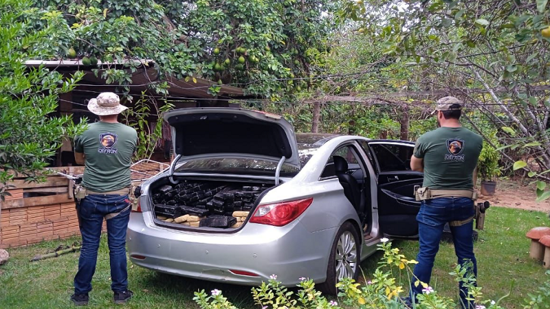 Ponta Porã: DEFRON apreende veículo abandonado com quase 500 quilos de maconha