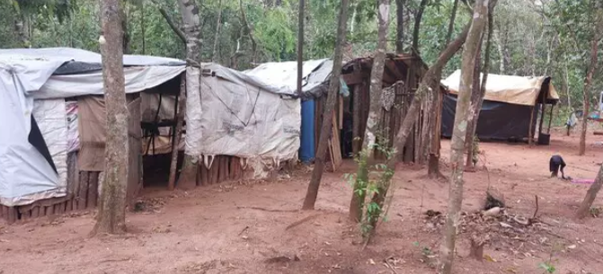 Miséria: juízes federais vão a acampamento indígena em Naviraí Miséria: juízes federais vão a acampamento indígena em Naviraí