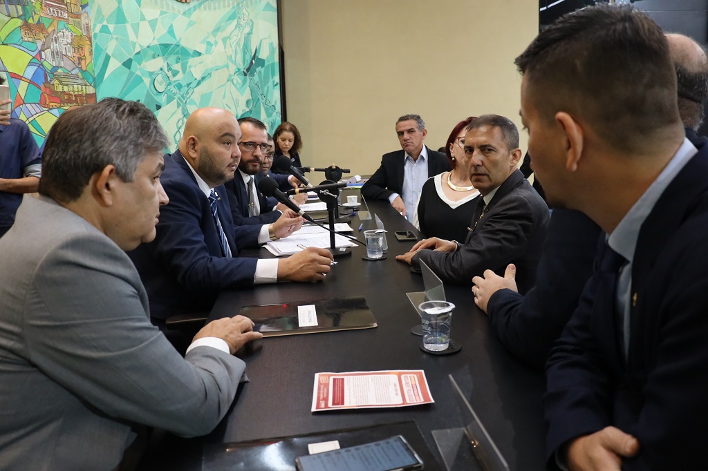 Ponta Porã: Câmara aprova lei que autoriza contratação de profissionais para as escolas municipais Ponta Porã: Câmara aprova lei que autoriza contratação de profissionais para as escolas municipais