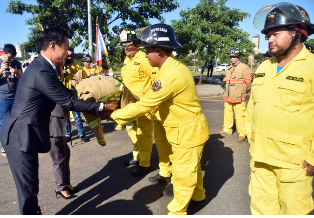 Tras 45 años, bomberos voluntarios renuevan sus equipos de combate contra incendios Tras 45 años, bomberos voluntarios renuevan sus equipos de combate contra incendios