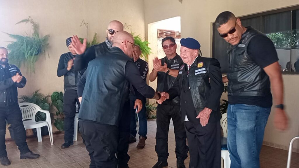 Integrantes das Forças de Segurança do MS prestam homenagem a veterano da FEB em Ponta Porã Integrantes das Forças de Segurança do MS prestam homenagem a veterano da FEB em Ponta Porã