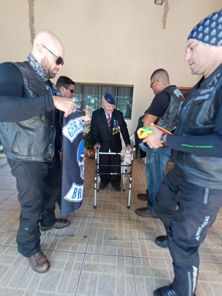 Integrantes das Forças de Segurança do MS prestam homenagem a veterano da FEB em Ponta Porã